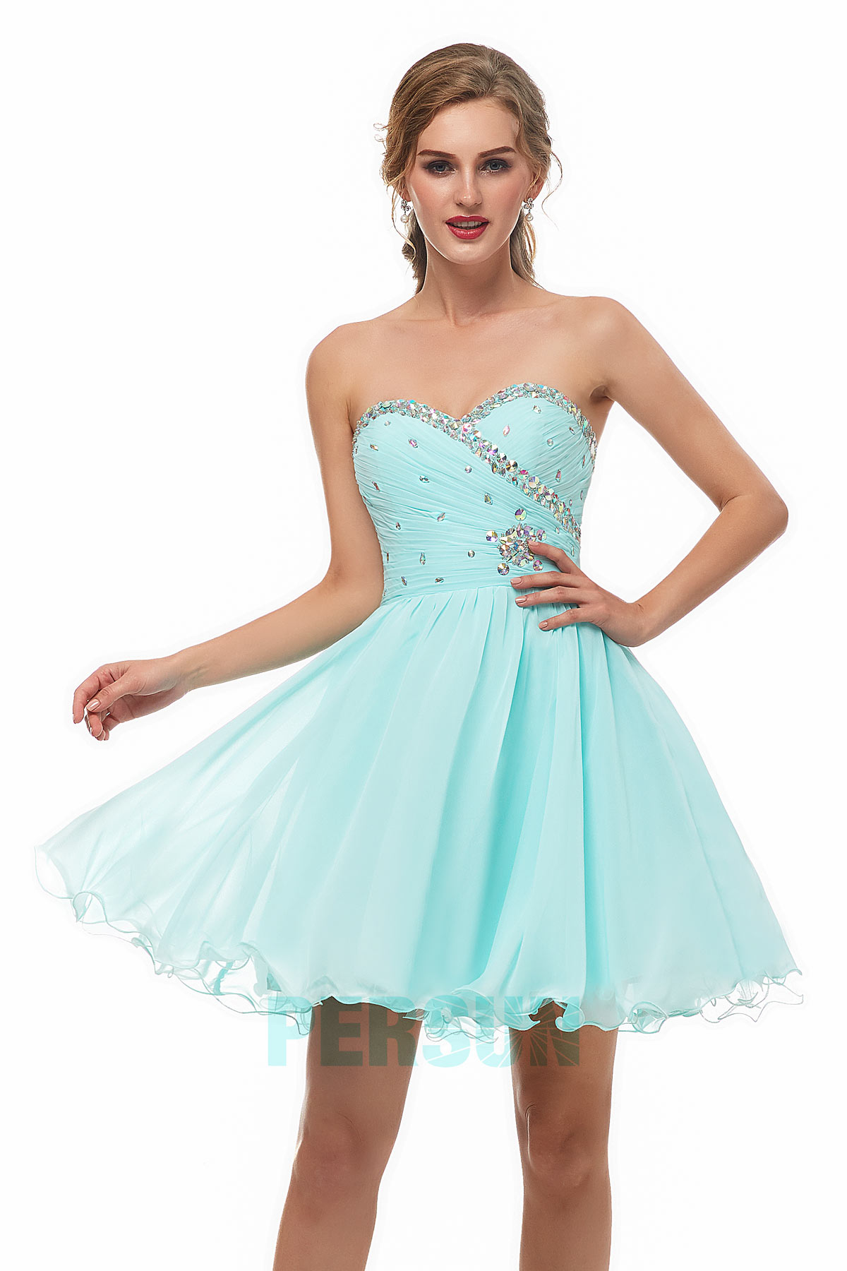 robe de cocktail courte turquoise bustier coeur drapé embelli de bijoux