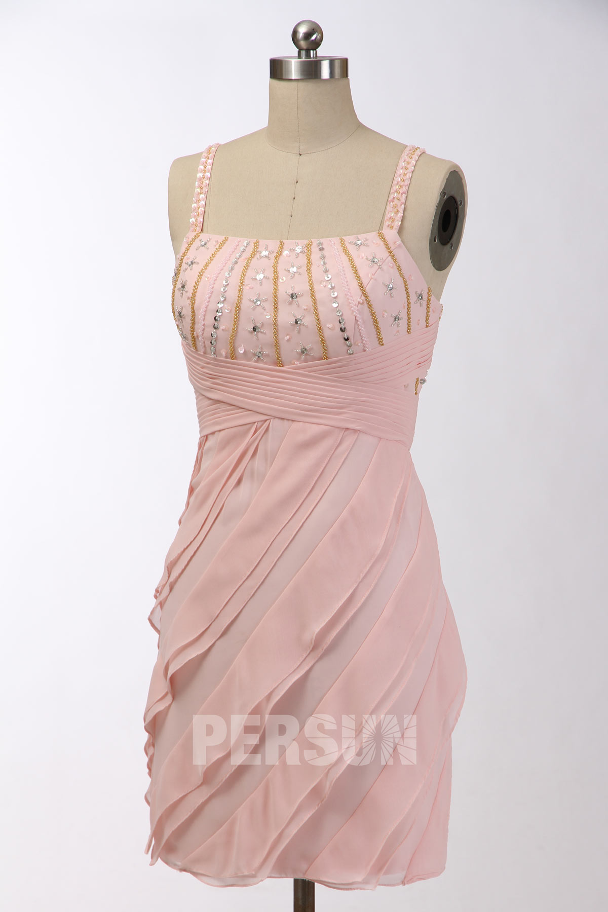 robe de cocktail courte rose embelli de strass jupe plissé