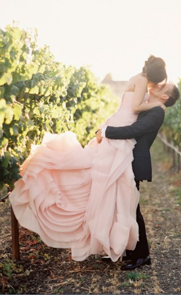 robe de mariee en Rose Quartz couleur 2016 par Pantone Institute