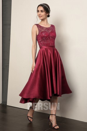 Robe de soirée courte col rond haut en dentelle