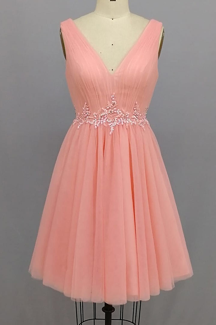 robe de cocktail courte rose saumon encolure en v embelli de bijoux