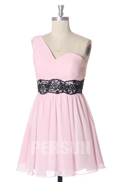 Robe rose courte asymétrique & plissée pour cortège mariage