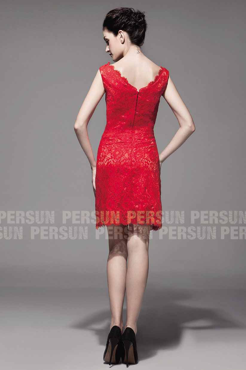 Robe rouge courte en dentelle col V