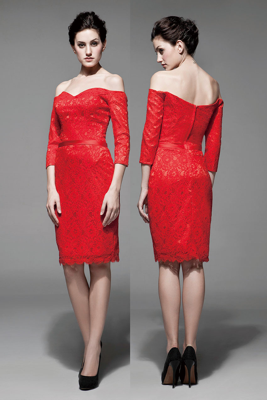 Robe rouge en dentelle courte aux genoux avec manches