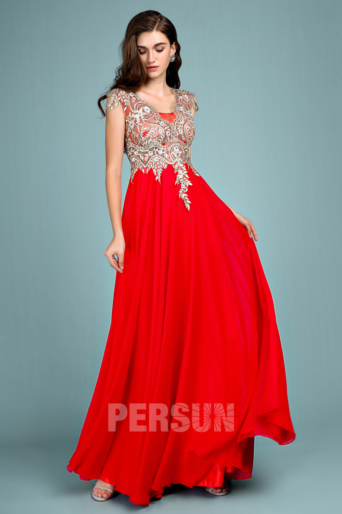 Tendance robe de soirée rouge longue garni de guipure dorée
