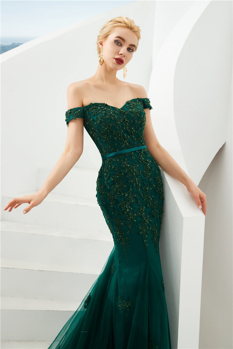 robe de soirée vert foncé sirène col bardot appliquée dentelle florale et bijoux