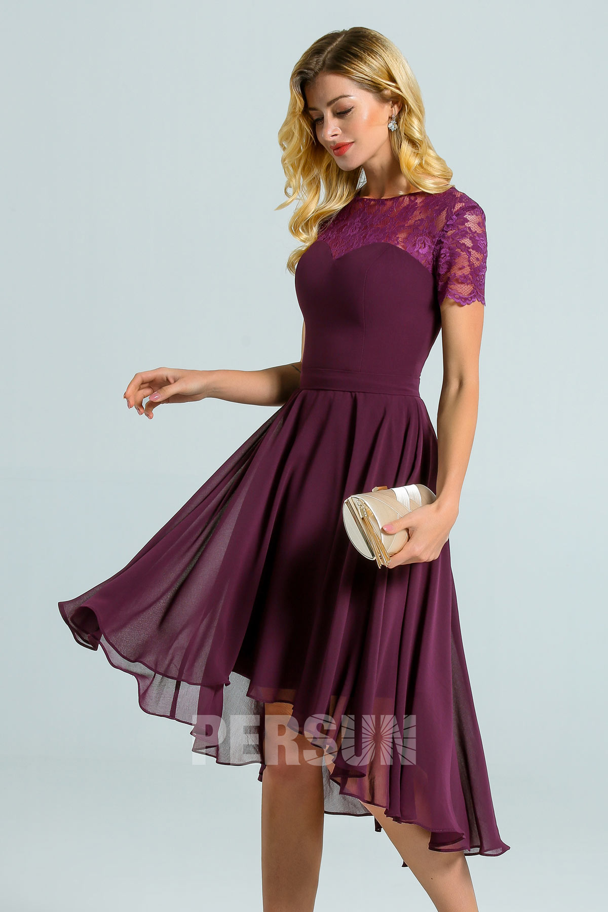 Robe cocktail bascule prune pour mariage avec manches courtes dentelle