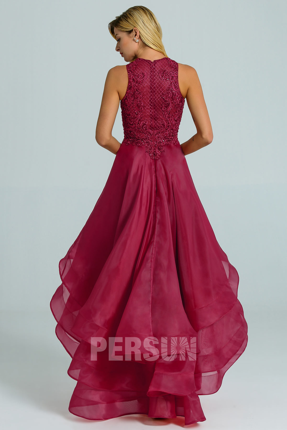 Robe rouge bordeaux courte devant longue derrière haut dentelle jupe à volant