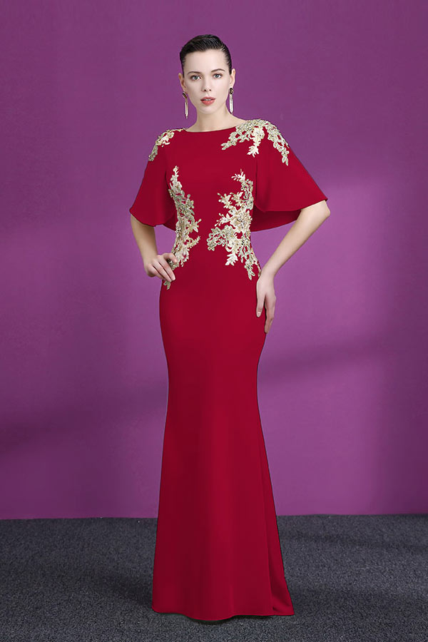 robe de soirée sirène rouge en dentelle appliquée dorée avec manche cape