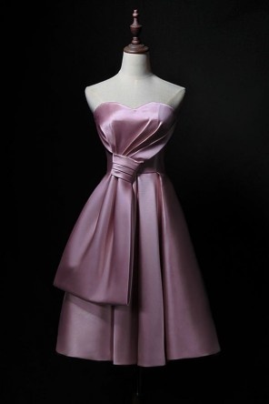 Robe cocktail mariage rose courte bustier coeur avec un grand noeud