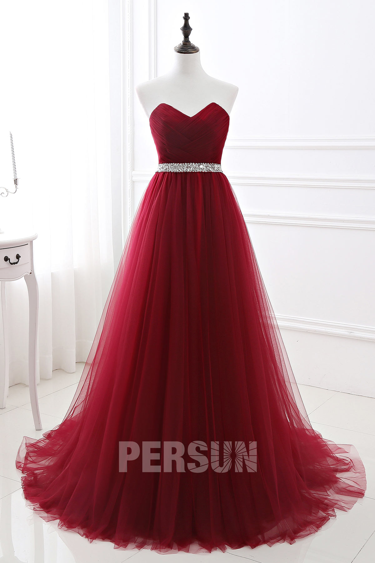 Robe de cérémonie bordeaux bustier coeur drapé taille travaillé