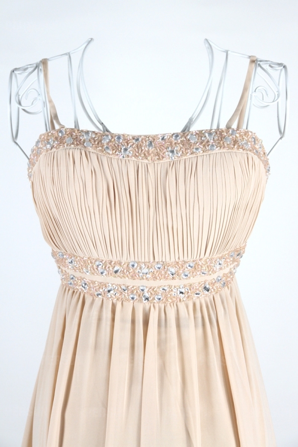 Robe soirée élégante taille empire ornée de bijoux