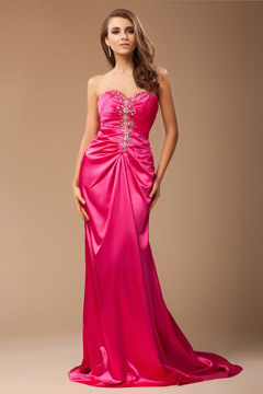 Robe bustier cœur moulante ornée de strass dos découpé