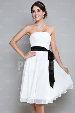 Robe cocktail bustier ceinturée en mousseline