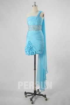 Robe cocktail rose courte moulante et asymétrique drapée