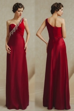 Robe de soirée colonne à seule épaule en coeur ornée des bijoux