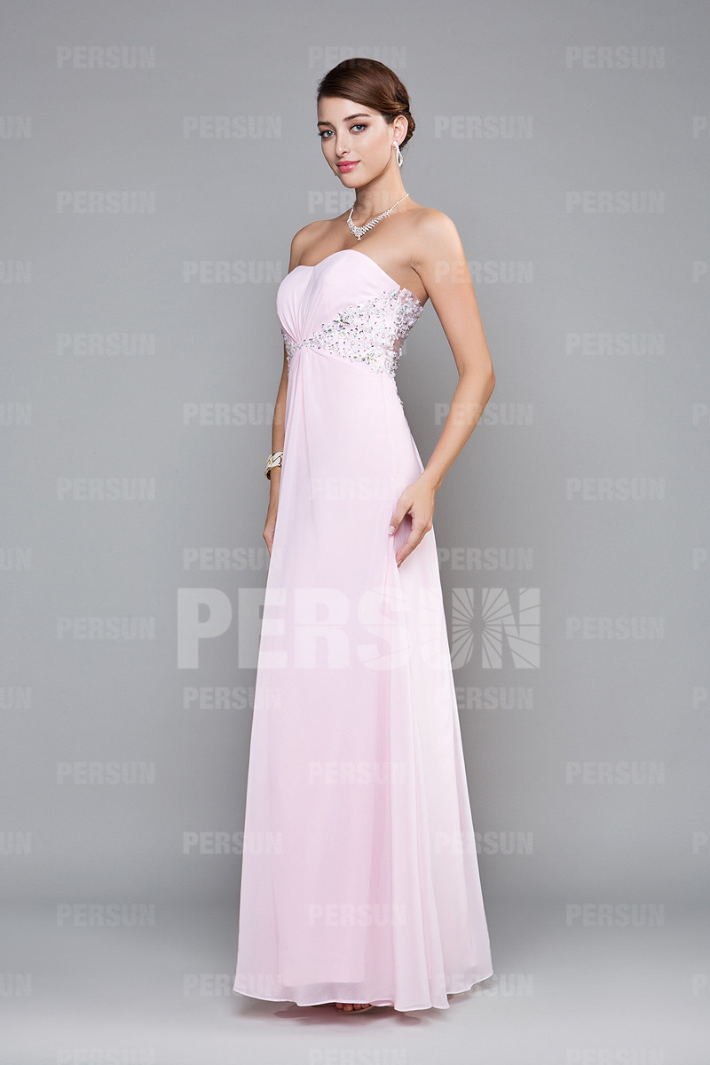 Robe cocktail bustier rose ornée de strass avec fente frontale
