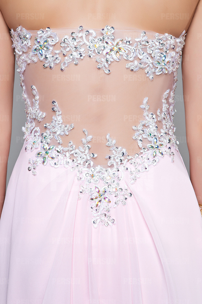 Robe cocktail bustier rose ornée de strass avec fente frontale