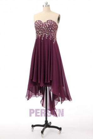 Robe de cocktail prune courte devant longue derrière bustier coeur bijouté et pailleté