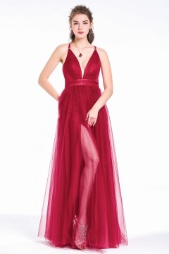 Robe bordeaux longue col en V plongeant aux bretelles fines avec fendue en tulle