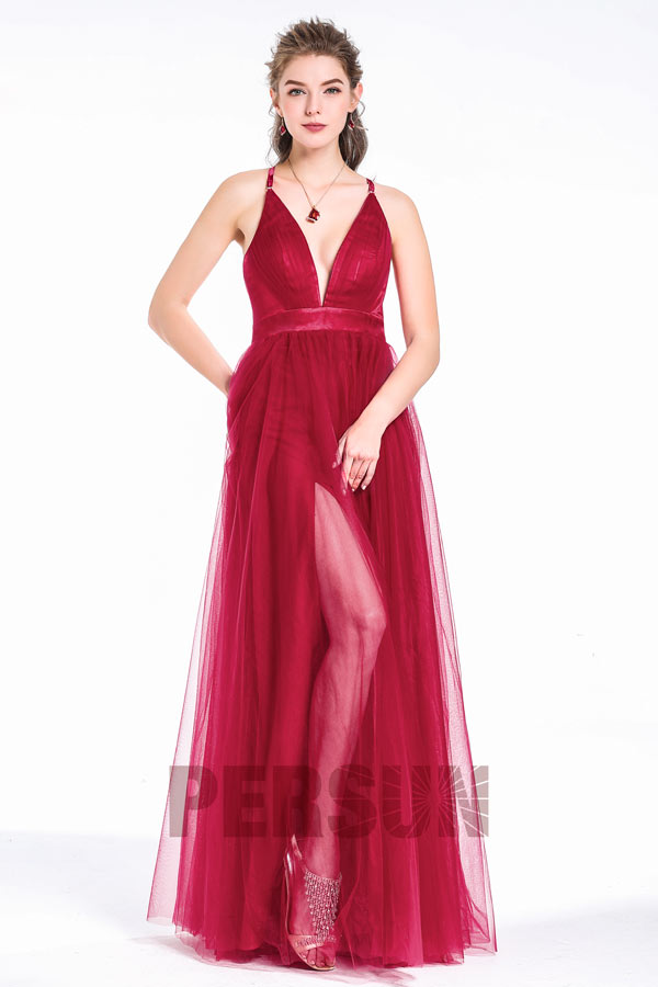 Robe bordeaux longue col en V plongeant aux bretelles fines avec fendue en tulle