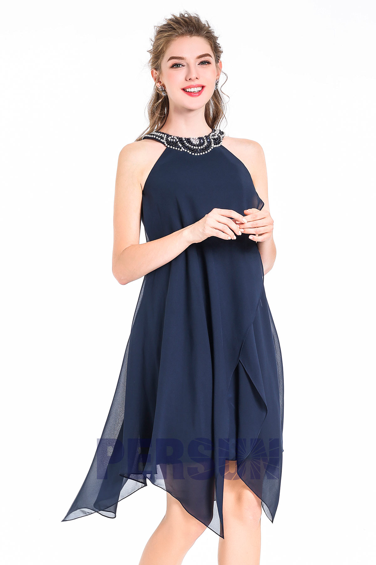 Maxi robe bleu nuit cocktail col montant parée de strass & jupe irrégulière