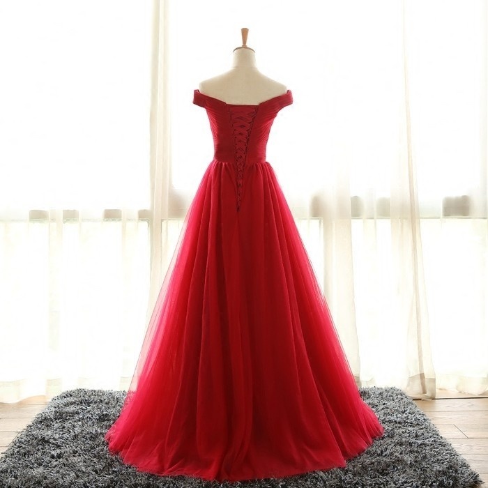robe cérémonie rouge longue en tulle épaule dénudée avec laçage au dos