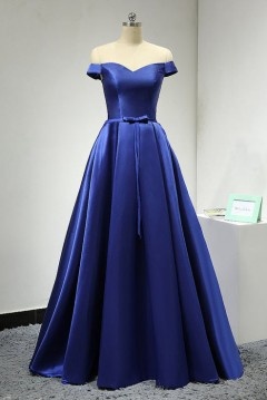 Robe bleu longue pour gala épaule dénudée en satin