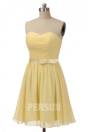 Robe cocktail mariage jaune pastel courte bustier coeur plissé à noeud