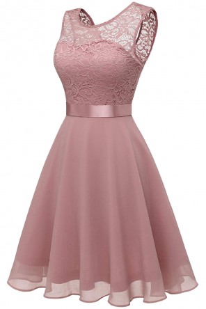 Robe de cocktail vieux rose haut en dentelle