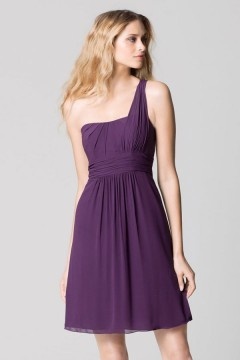 Chic robe courte violet encolure asymétrique pour cocktail mariage