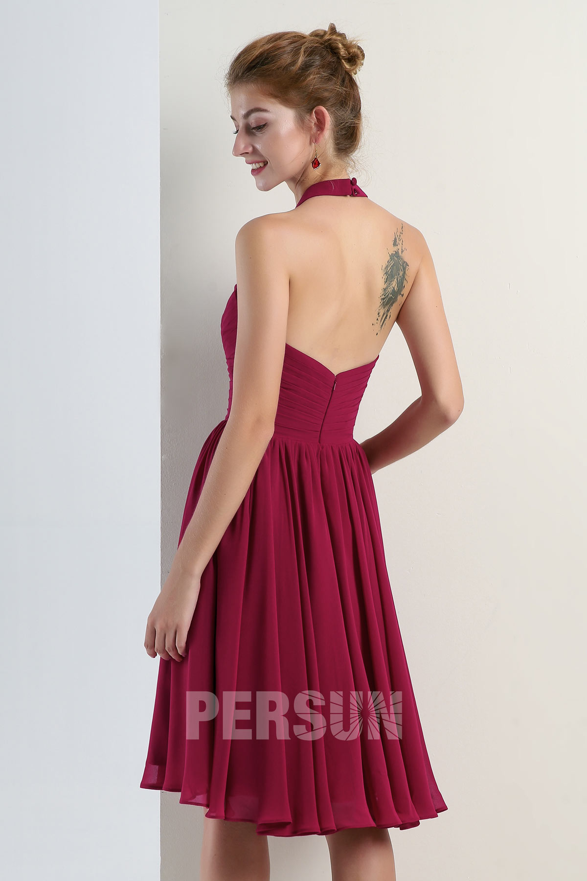 Simple petite robe cerise col halter empire pour cocktail mariage