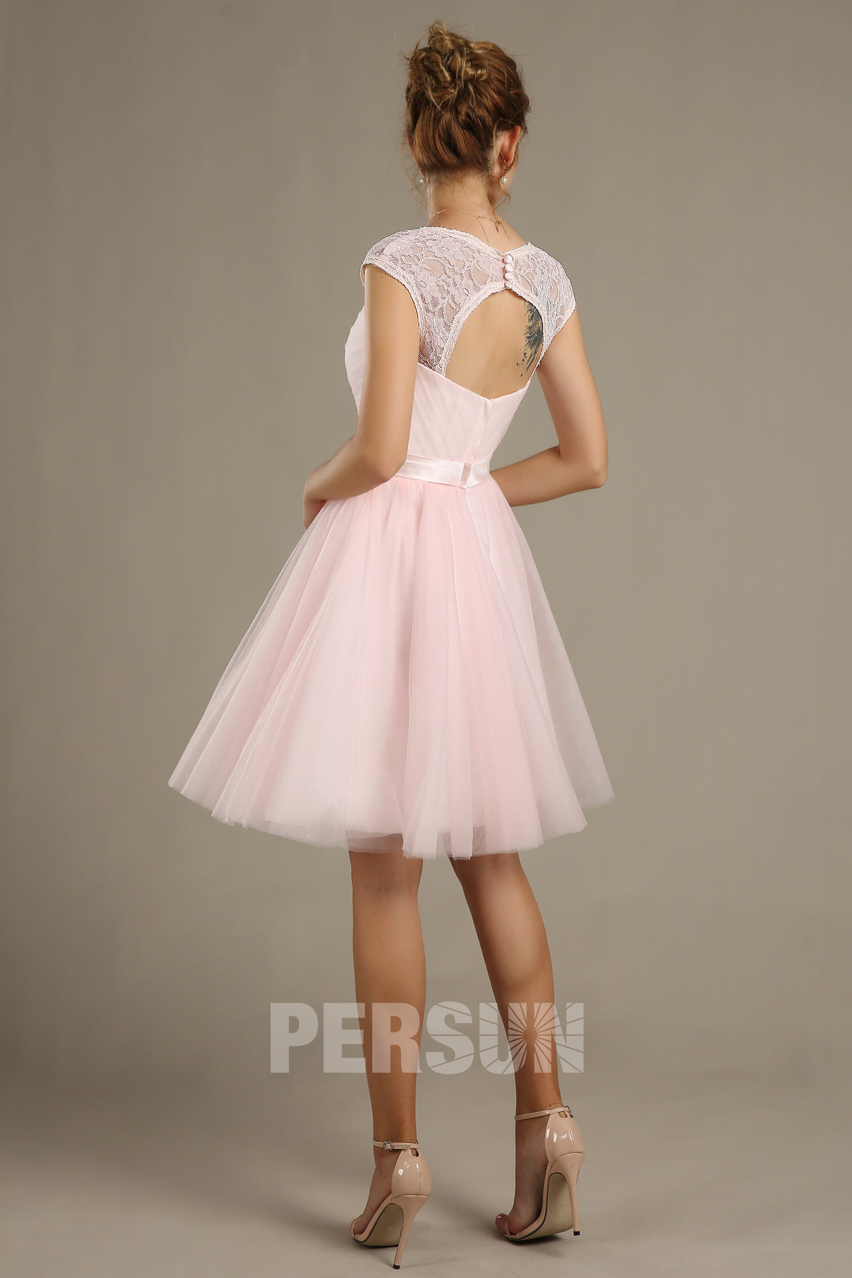 Petite robe rose poudre bustier cœur dos découpé en dentelle