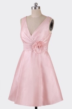 Courte robe soirée rose décolleté V ligne A empire pour témoin