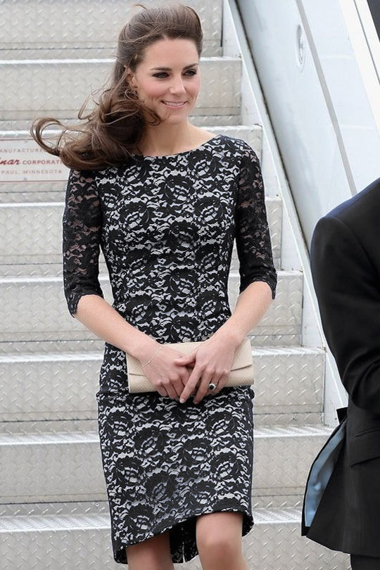 robe de soirée courte doublure blanche en dentelle noire avec manches midi