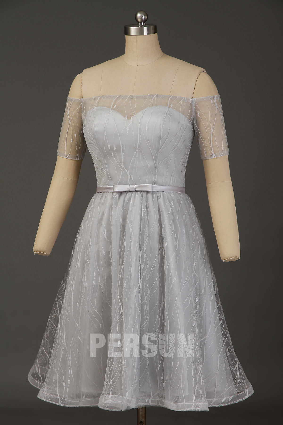 robe de soirée courte argenté col bardot avec manches courtes illusion