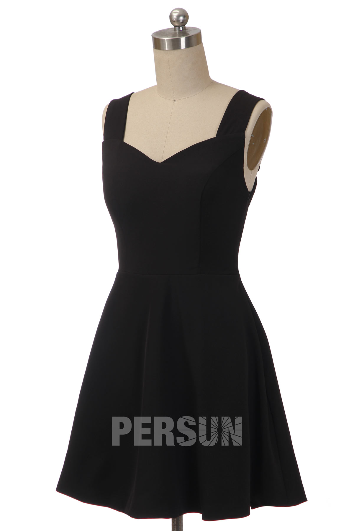 petite robe noire classique avec bretelles large