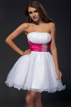 Robe de bal courte bicolore embellie de strass