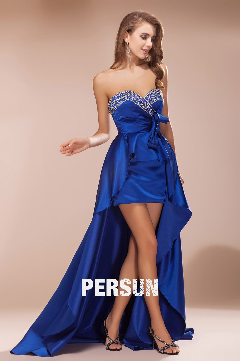Robe bal bustier courte devant longue derrière avec noeud papillon