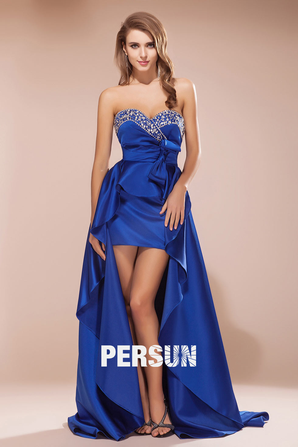 Robe bal bustier courte devant longue derrière avec noeud papillon