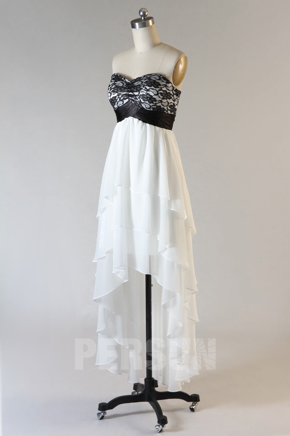 Robe bustier élégante en dentelle courte devant longue derrière