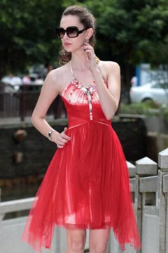 Robe bal en tulle rouge tour du cou