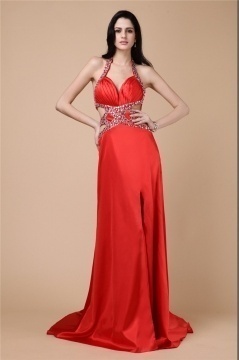 Robe habillée rouge longue ornée de strass à dos nu