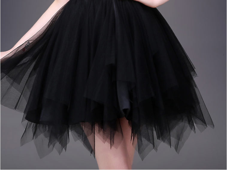 Petite robe bustier cœur jupe bouffante effet de fantaisie