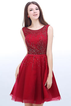Robe rouge foncé habillée courte encolure ronde dos décolleté en V