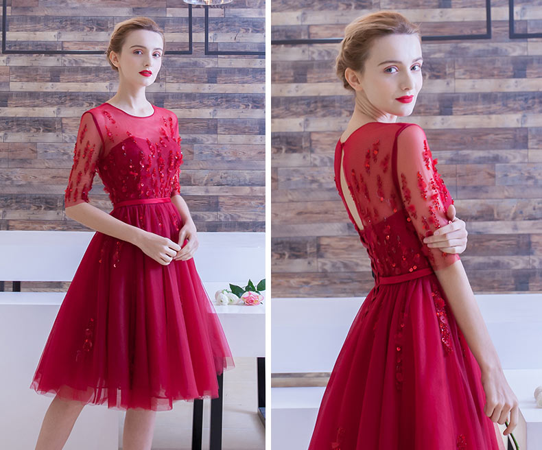 Jolie Robe rouge mi longue vintage manches courtes dos découpé