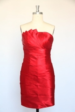 Robe fourreau rouge bustier en satin élastique
