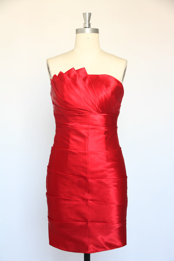 Robe fourreau rouge bustier en satin élastique