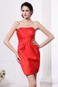 Robe cocktail rouge plissée moulante sans bretelle