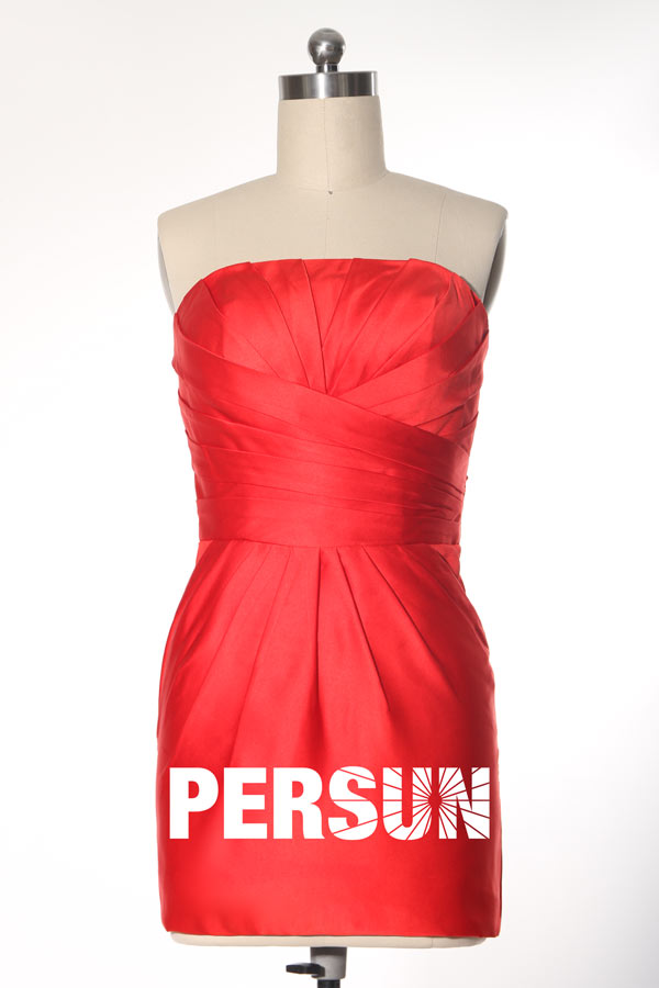 Robe cocktail rouge plissée moulante sans bretelle